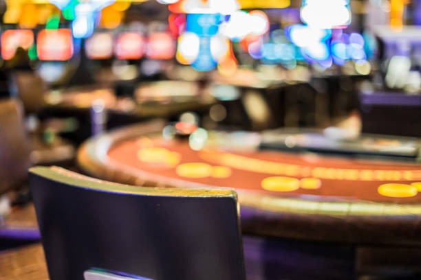 j99 slot platform interface showing slot games and live-dealer tables